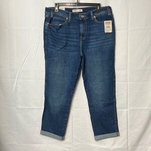 HI Levi’s women’s mid rise boyfriend denim jeans. Size 14. W 32.